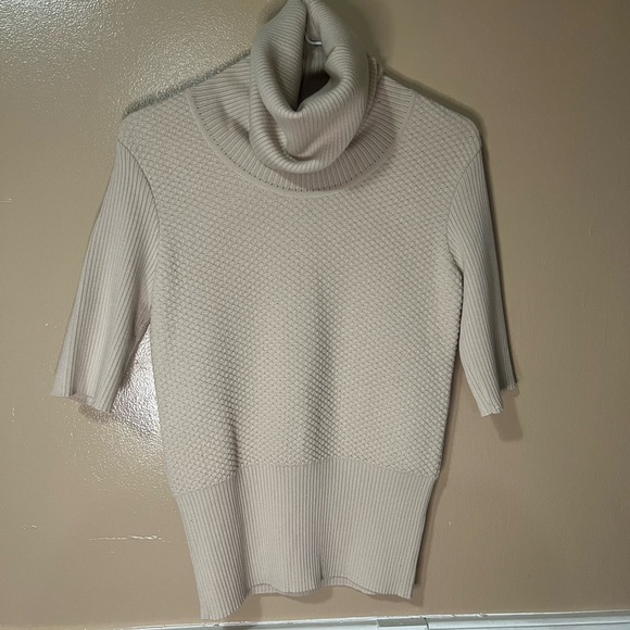 Elegant Cream Turtleneck Sweater - Picture 1 of 2